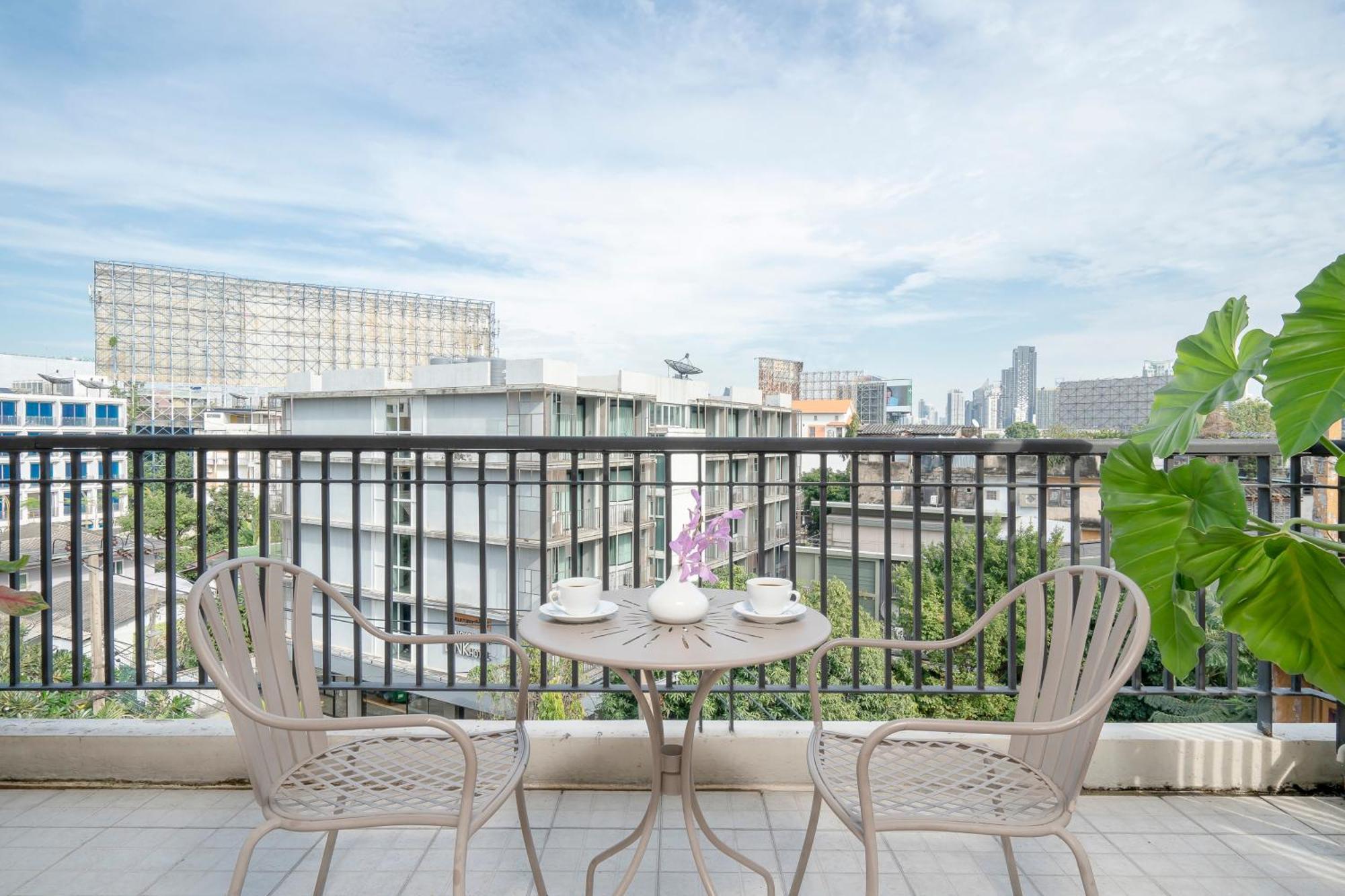Khách sạn De Bangkok